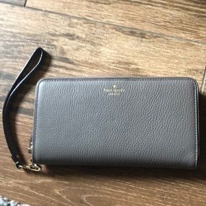 Kate spade wristlet wallet